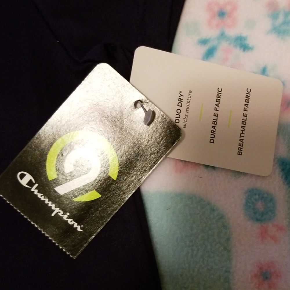 New Champion Girl's Shirt - Picture 4 of 6